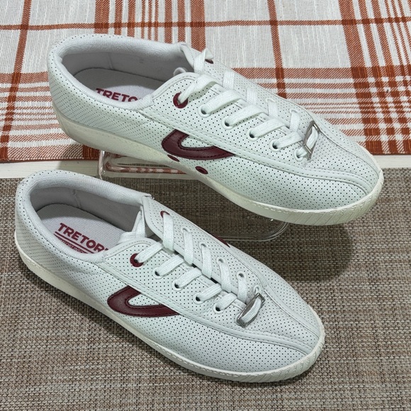 Tretorn NY Lite 67 Elite Perforated Leather Sneakers. W 7.5 Like new condition. - Picture 3 of 11